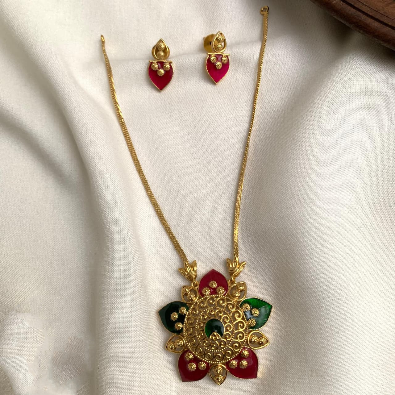 Devagi flower pendant