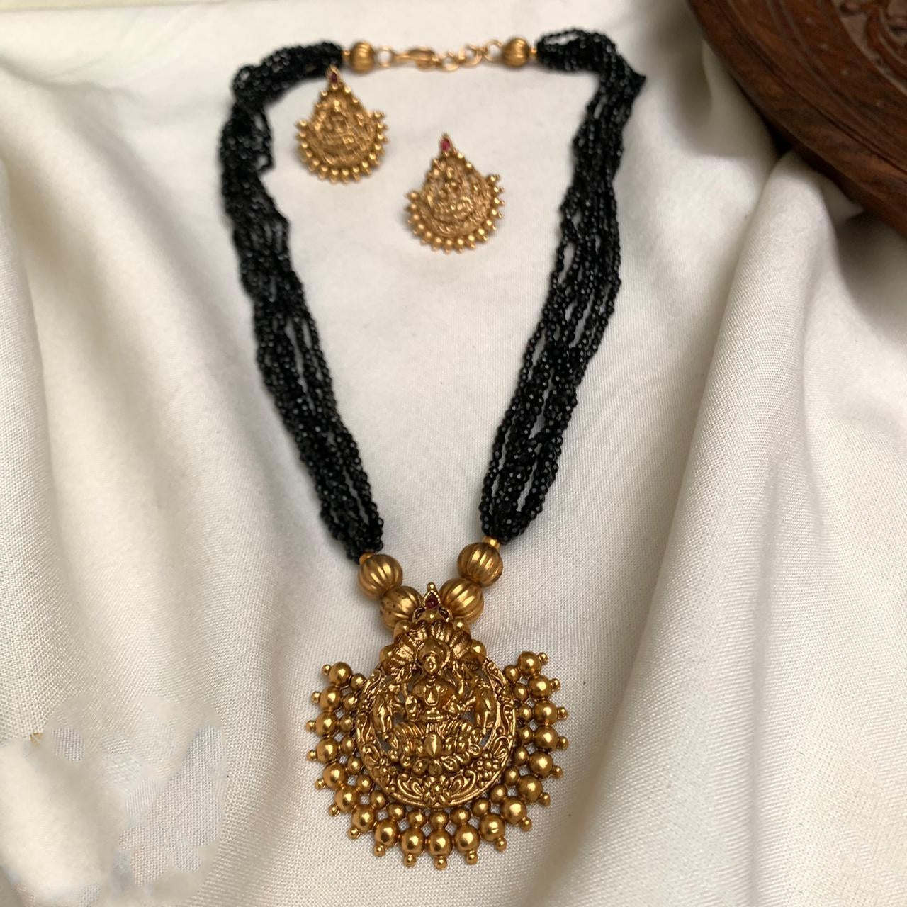 Crystal bead necklace lightweight