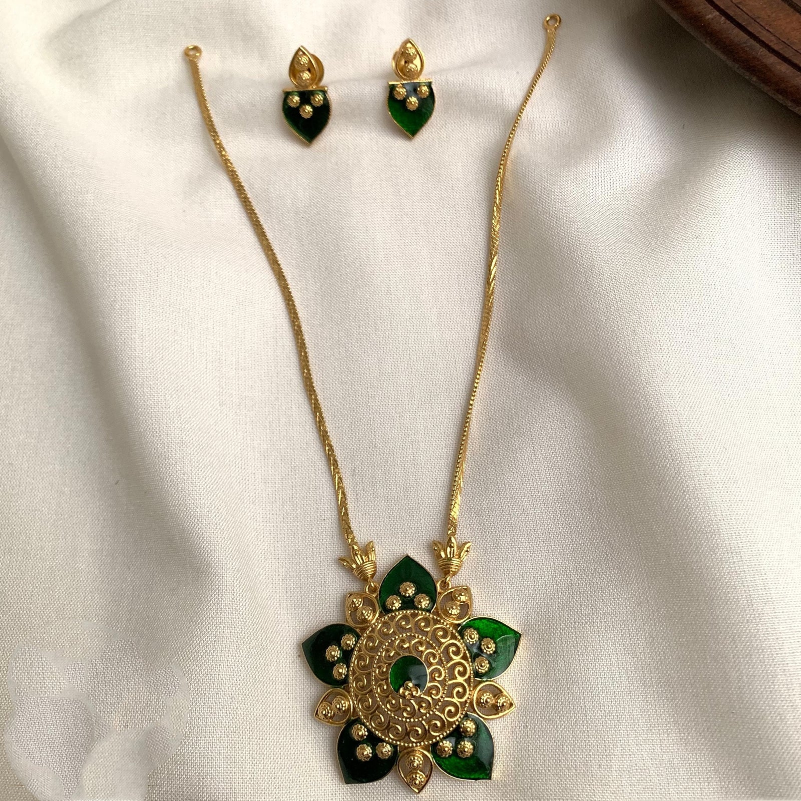 Devagi flower pendant
