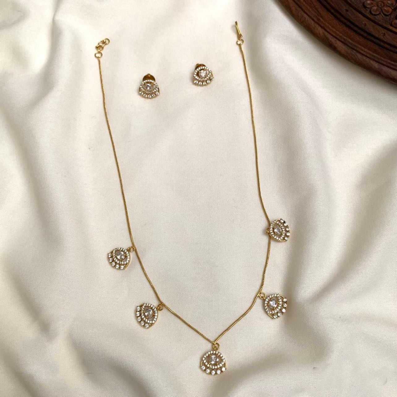 Simple 5 charms chain
