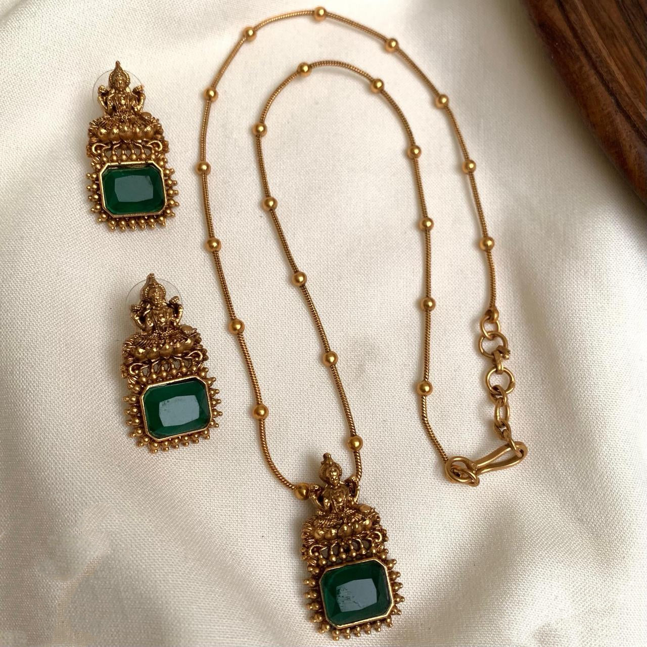 Lakshmi pendant chain set