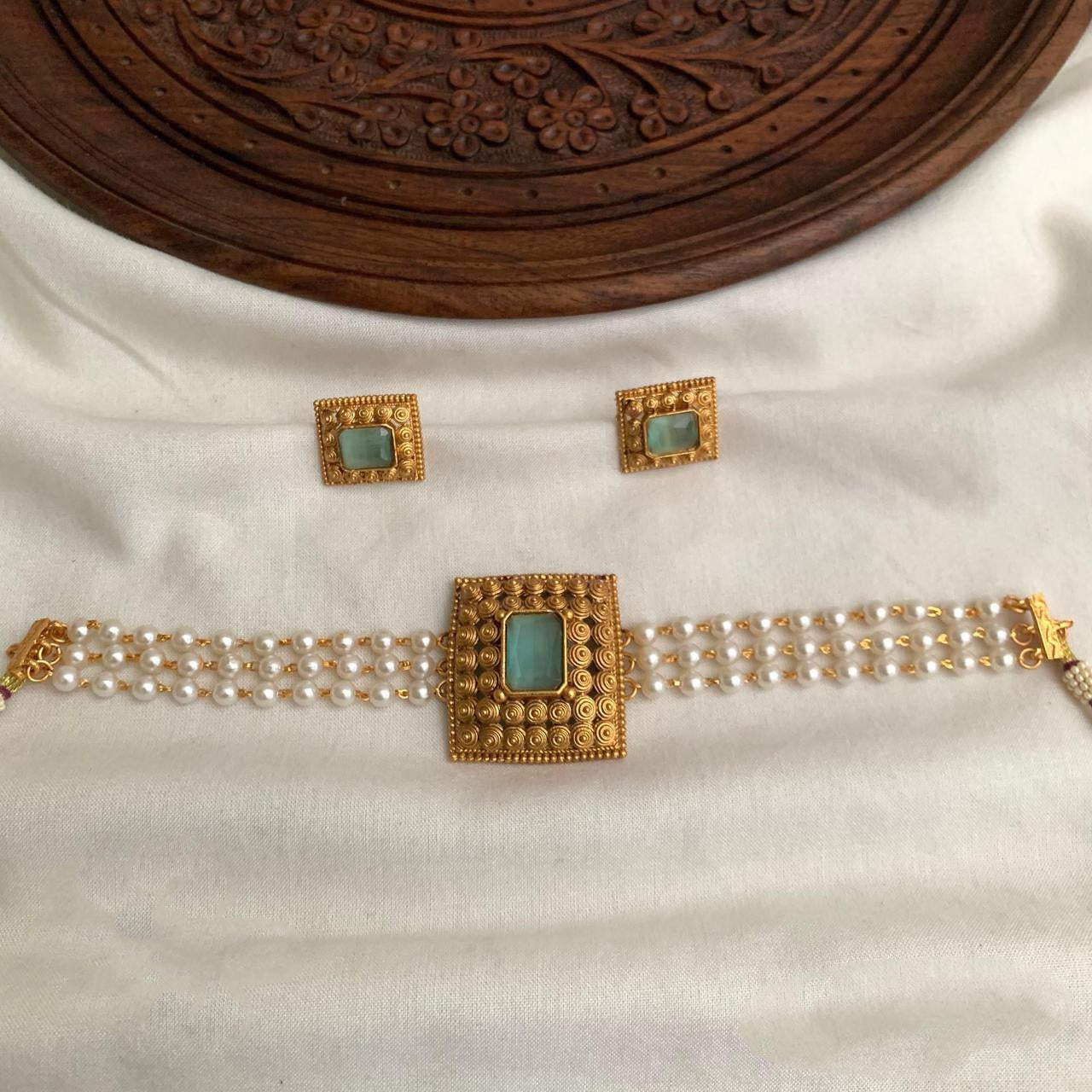 3 layer pearl chocker