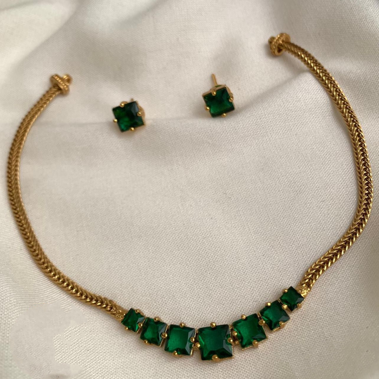 7 stones chain