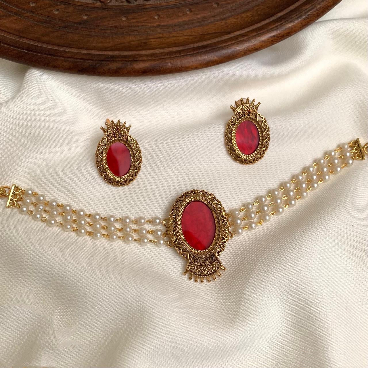 Nihari pearl chocker