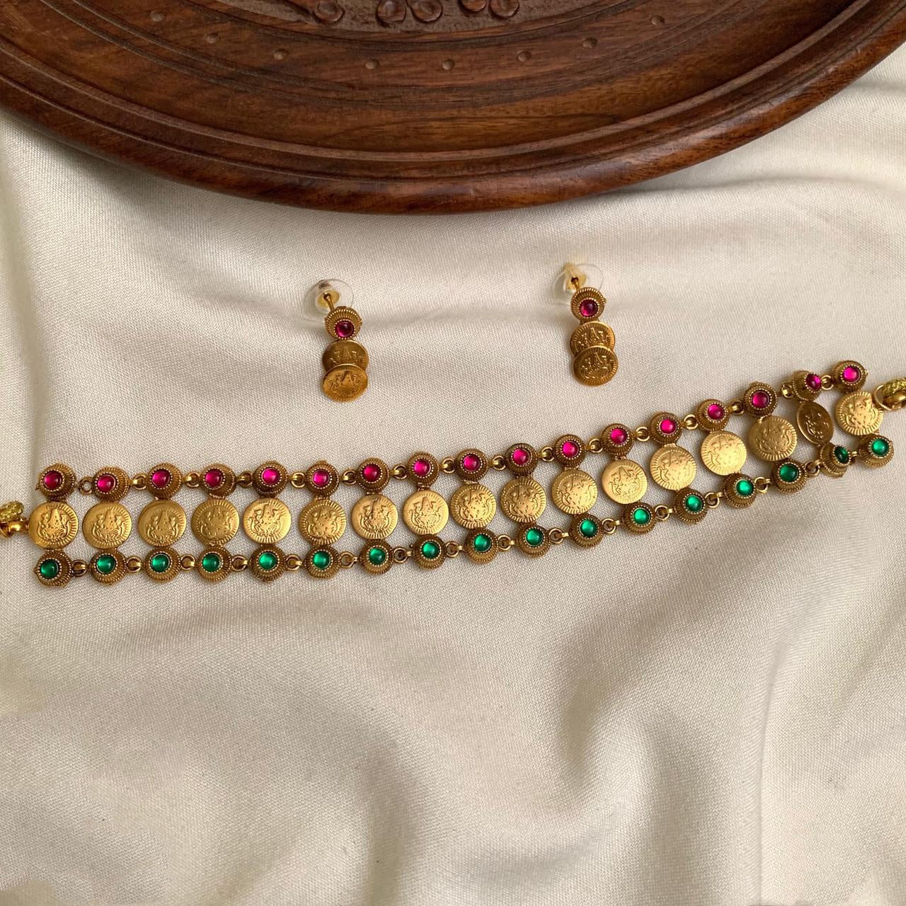 Aranya coin chocker