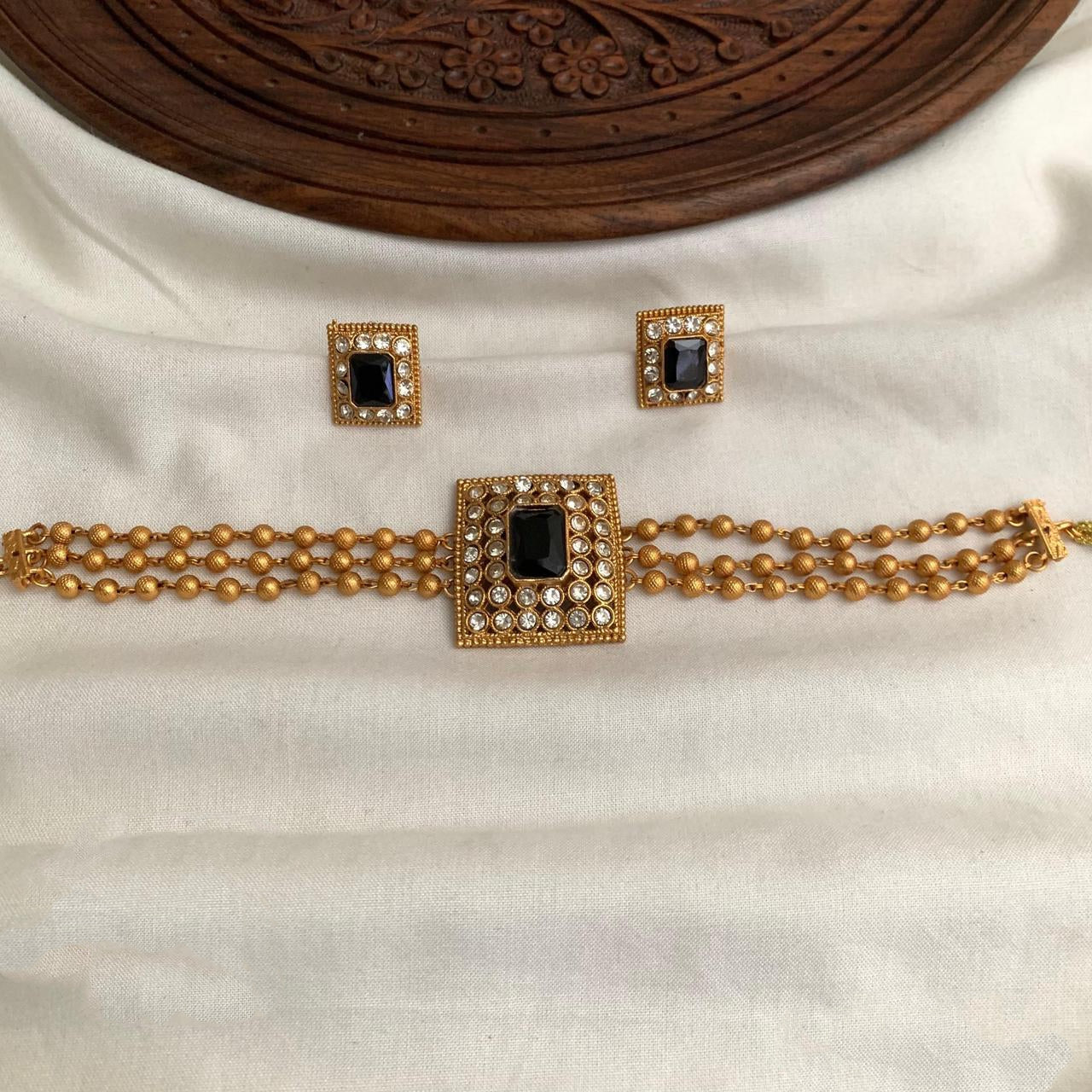 3 layer gold chocker blue