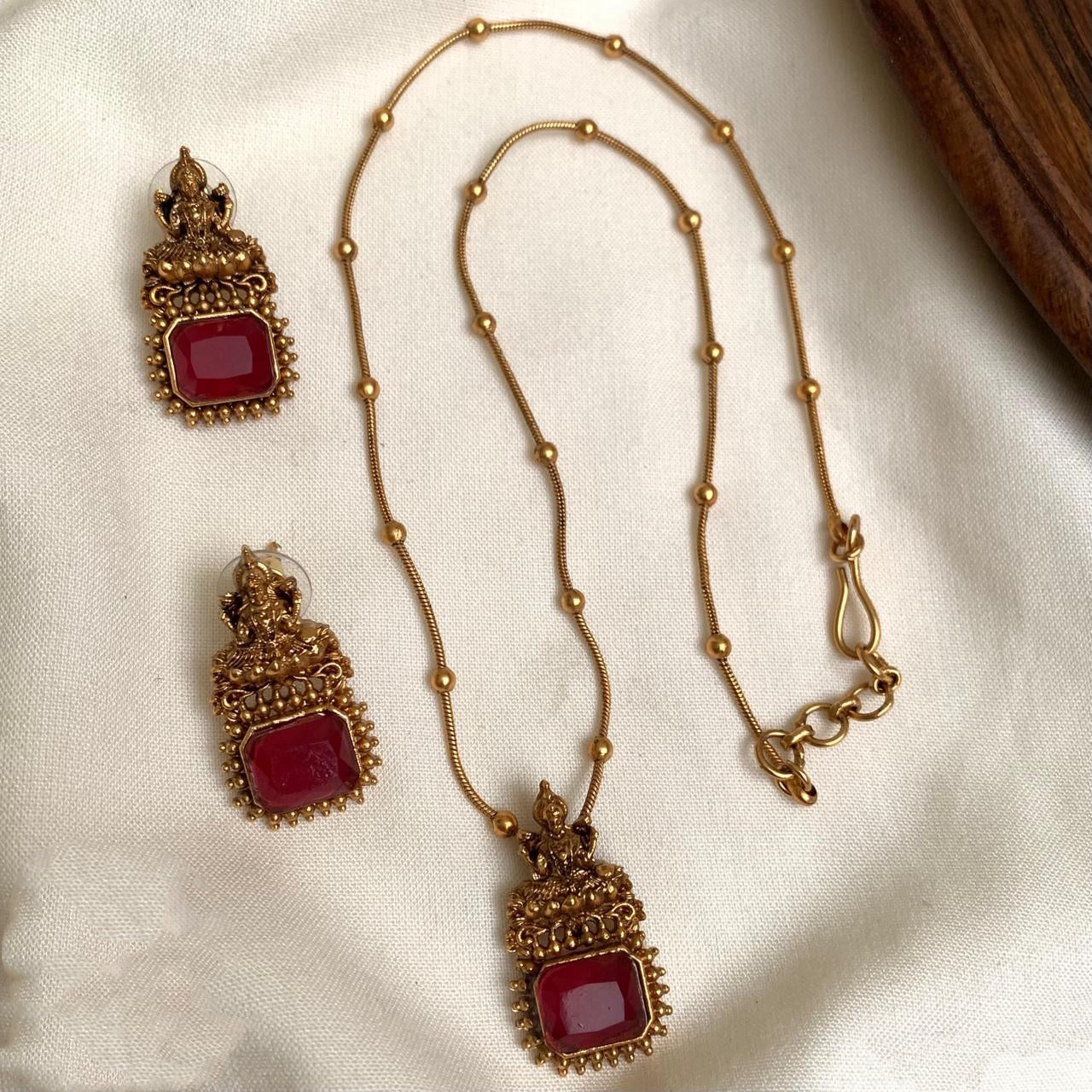 Lakshmi pendant chain set