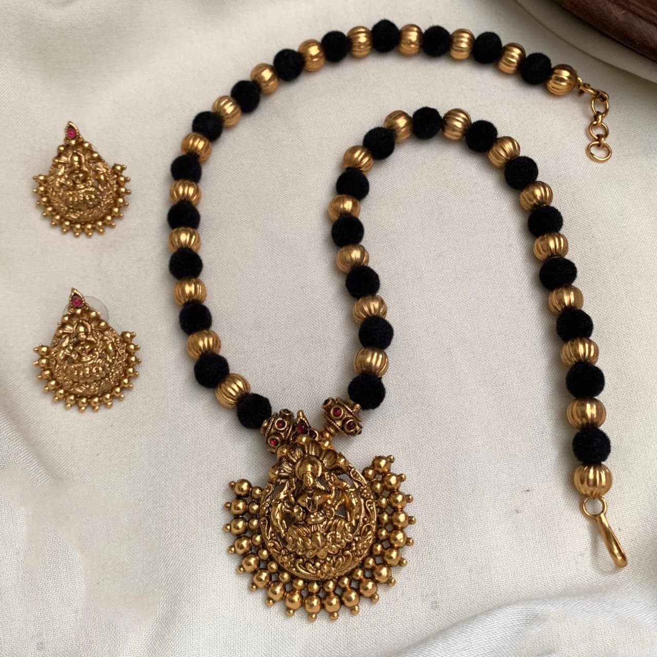 Velvet bead necklace