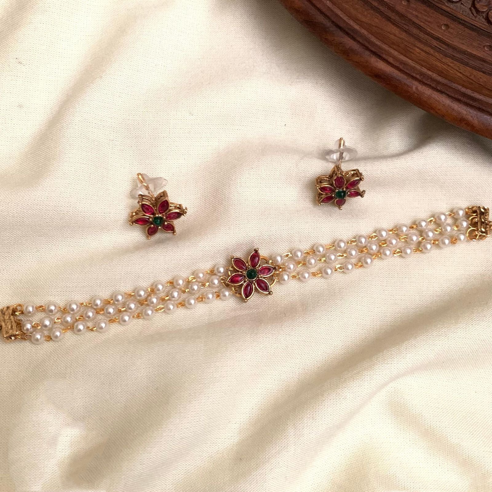 Kemp Flower pearl chocker