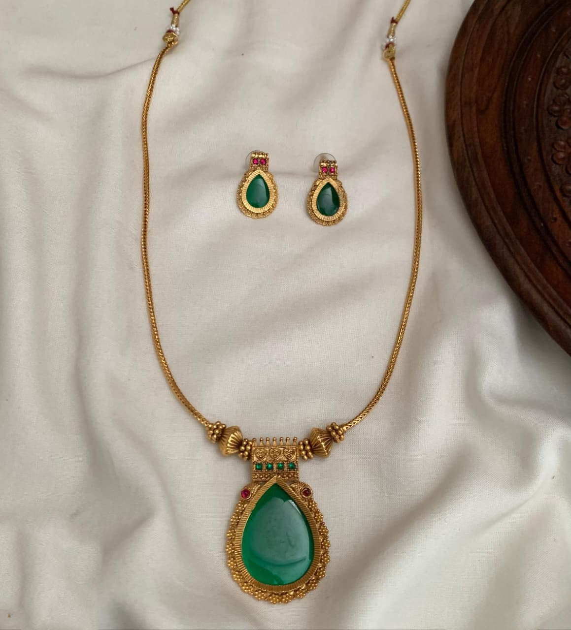 Green rain drop pendent with chain