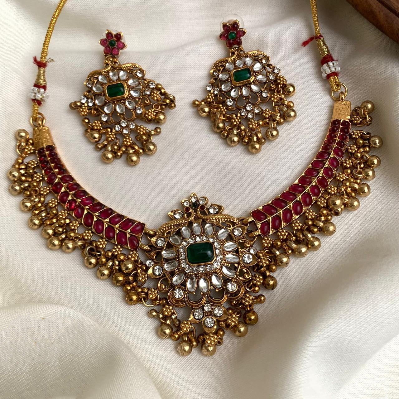 Alaka non idol necklace