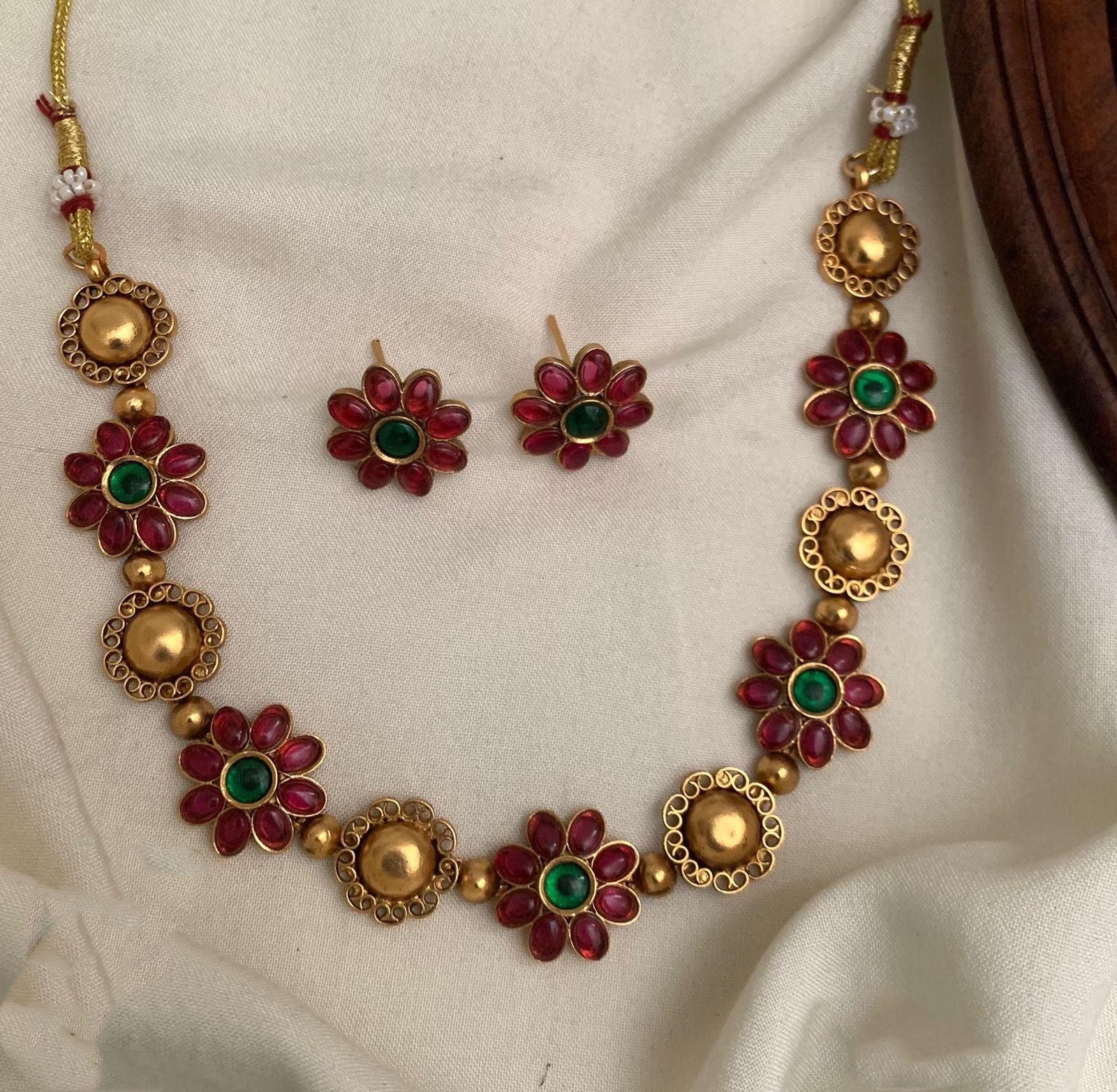 Kemp Flower necklace
