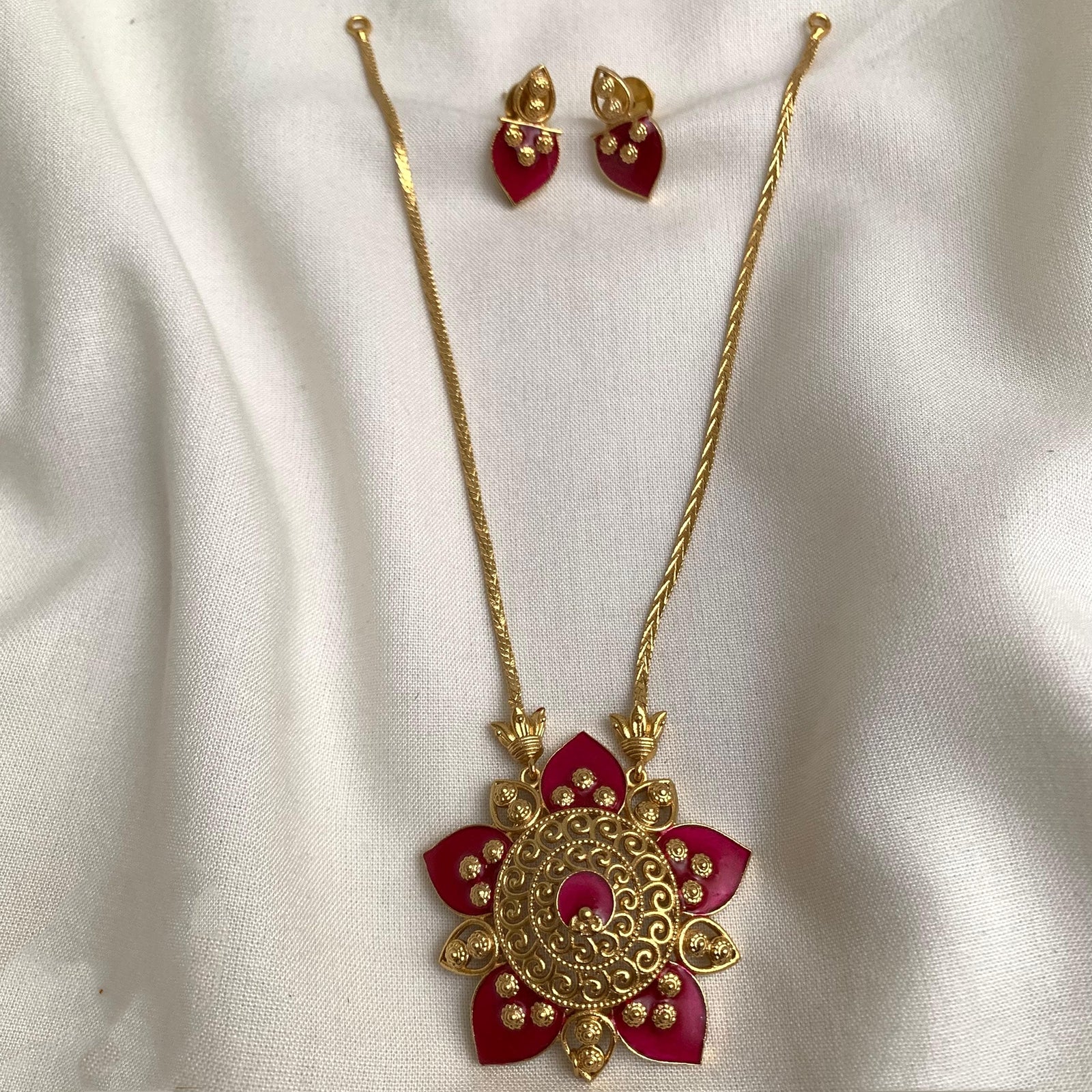 Devagi flower pendant